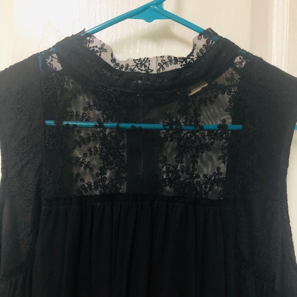 Black Sleeveless top with Lace detail - Picture 3 of 5